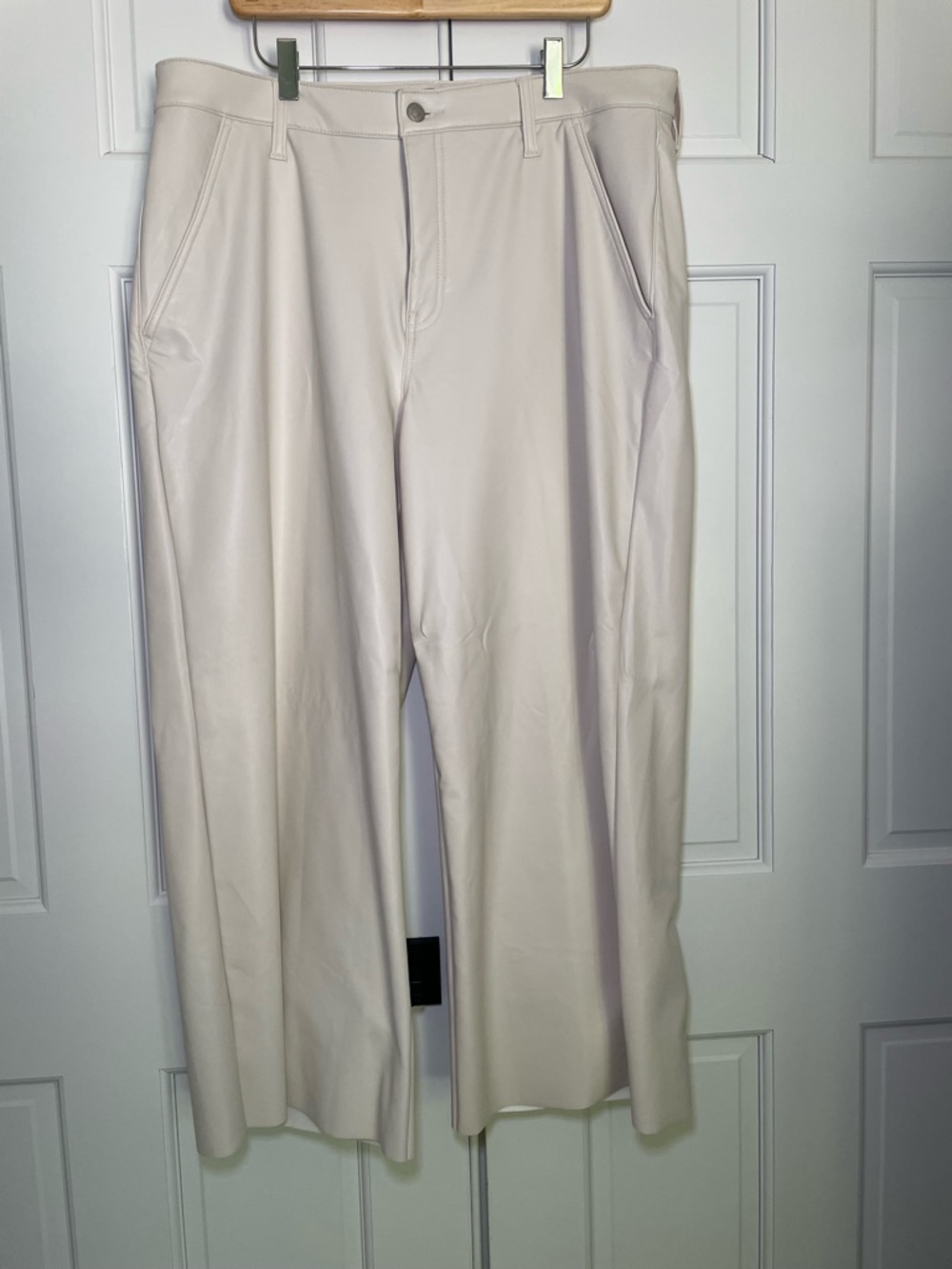 Banana Republic Vegan Leather Wide Leg Cropped Pants sz 33/16 in "Snow Day" NWT - Picture 7 of 8